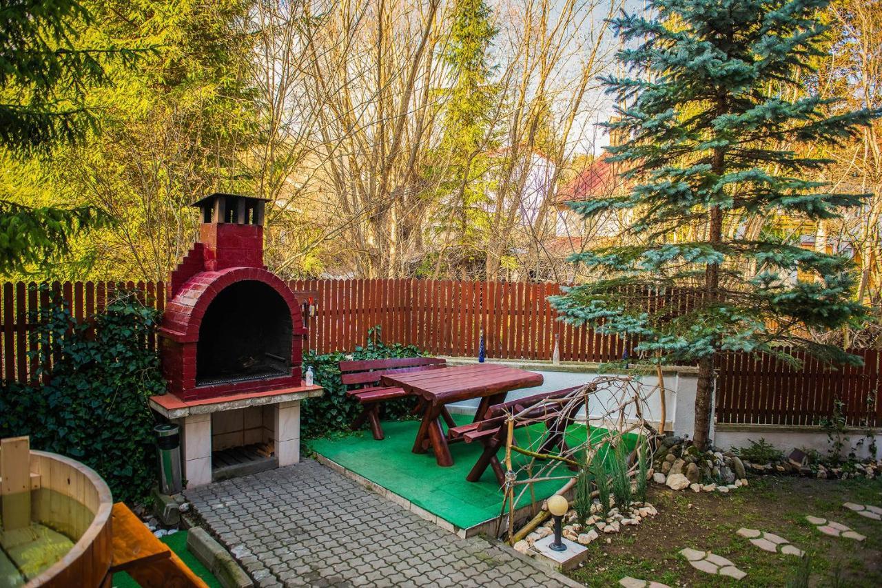 Hotel Casa Maia Buşteni Exterior foto